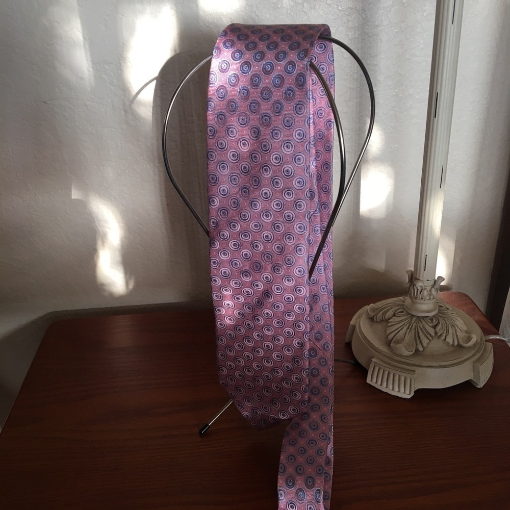 English Laundry 100% silk tie pink and blue design OS